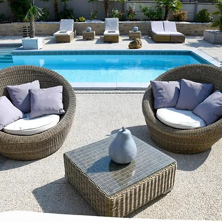 De La De La Croix Avec Piscine Et Parking A 4 Minutes De L'a26