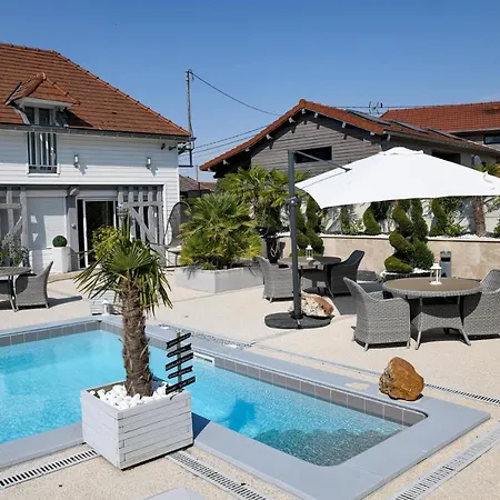 De La De La Croix Avec Piscine Et Parking A 4 Minutes De L'a26 3* Villechétif