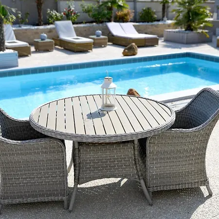 De La De La Croix Avec Piscine Et Parking A 4 Minutes De L'a26 Bed and Breakfast