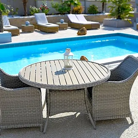 De La De La Croix Avec Piscine Et Parking A 4 Minutes De L'a26 Oda ve Kahvaltı 3*