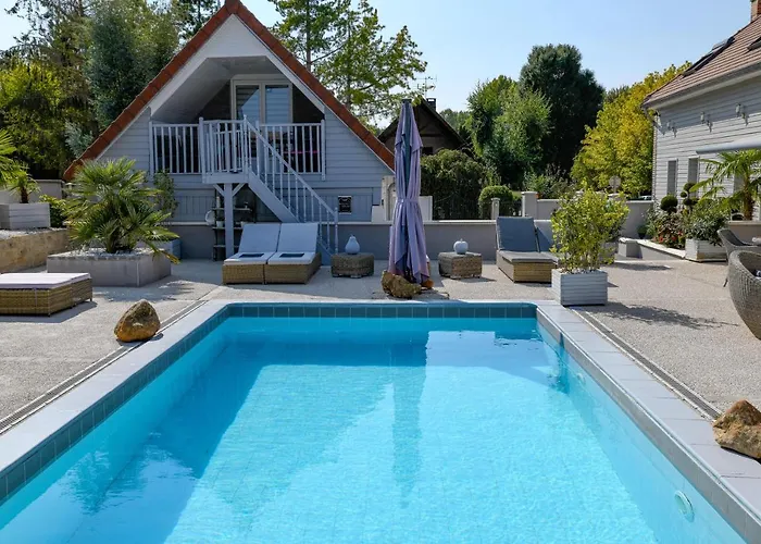 Bed & Breakfast De La De La Croix Avec Piscine Et Parking A 4 Minutes De L'a26